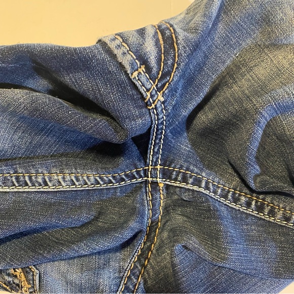 Silver Jeans Suki, boot cut,midrise, distressed 31” waist 27” inseam  8 1/2”rise - Picture 9 of 13